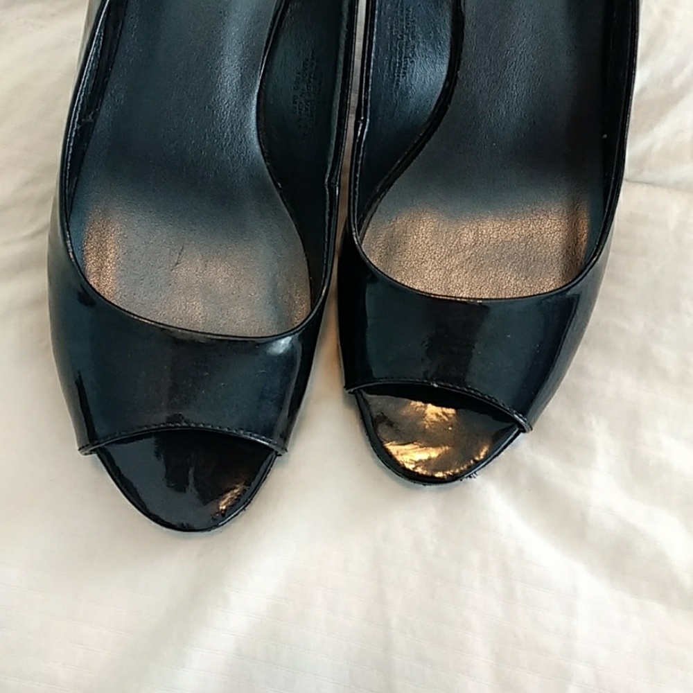 Heels - Picture 3 of 3